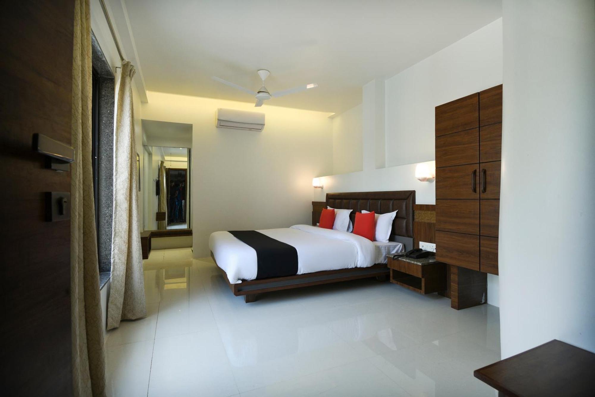 Oyo Flagship Hotel Shreeyash Executive Mangvadi Exterior foto
